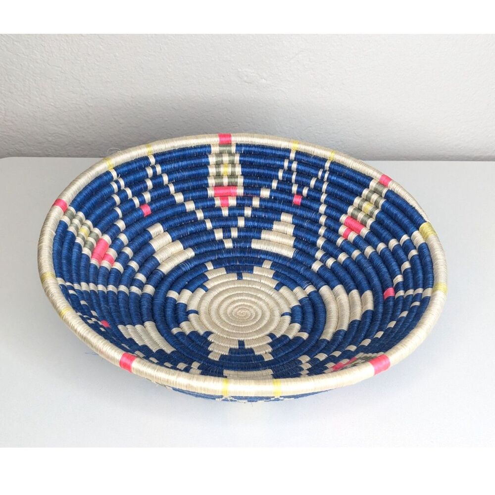 NWOT Rwandan Woven Basket Bowl Handcrafted Blue White Sisal Sweetgrass Hanger - Picture 4 of 6